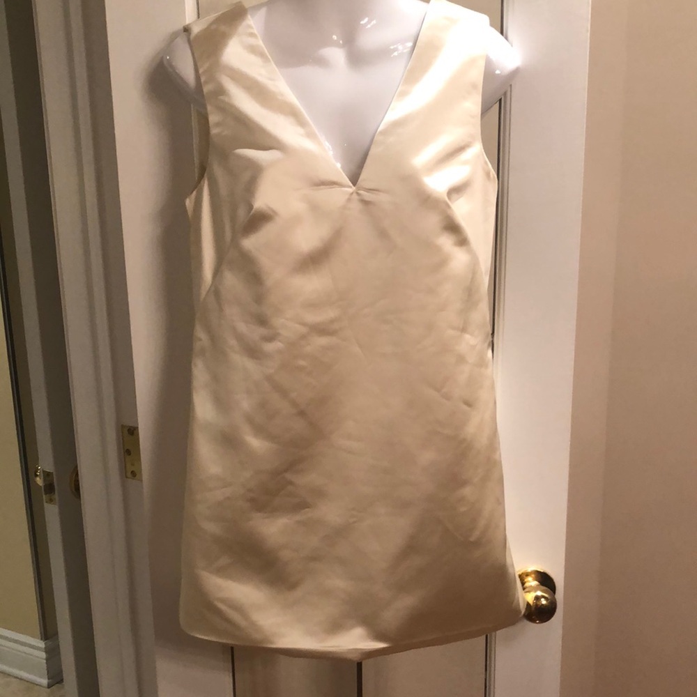Sleeveless V-Neck Shift Dress in Cream